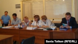Адвокаты подсудимых по "делу оппозиции" в суде. Актау, 16 августа 2012 года. 