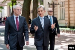 Herman Van Rompuy şi Iurie Leanca, mergând prin parcul central din Chişinău, 13 mai 2014