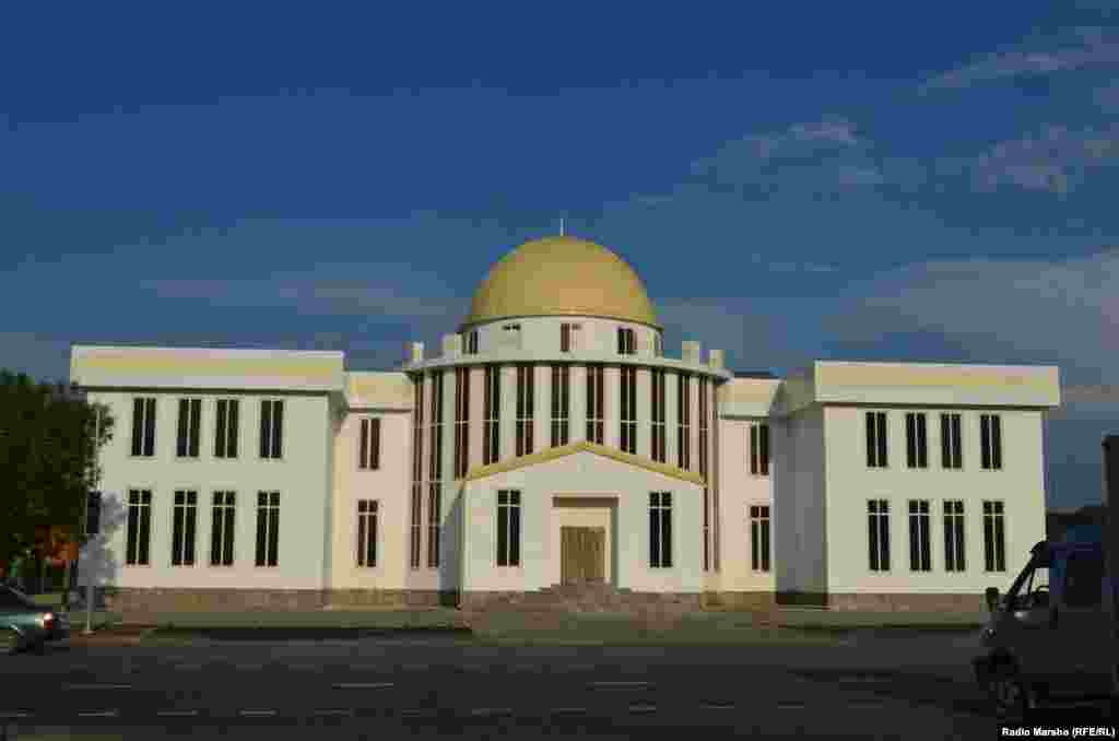До сих пор не ясно предназначение этого здания, но предполагают, что здесь будет размещена школа хафизов.&nbsp;