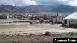 Последствия наводнения в монгольском аймаке Баян-Ульгий. Фото из личного архива жительницы аймака Баян-Ульгий Айгуль Назирхан. 