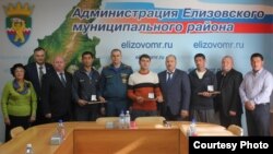 Сыйлык тапшыруу аземинен кийин.