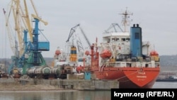 Иностранные суда в акватории Керченского рыбного порта