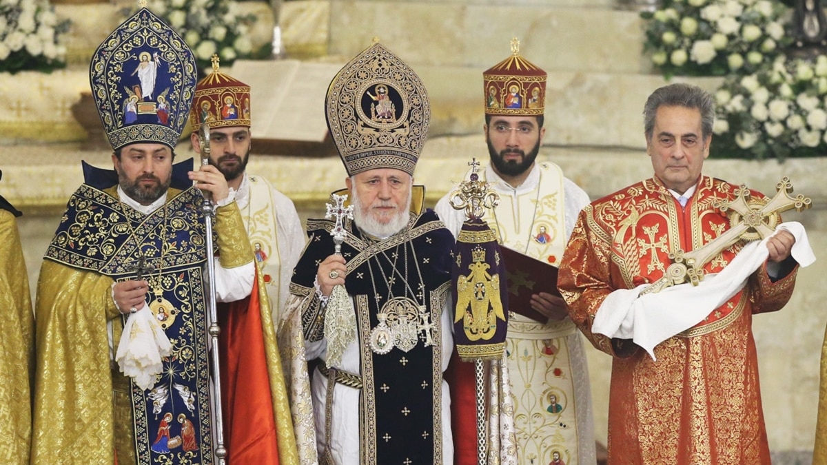 Armenians Urged To Stick To Their ‘Christian Identity’