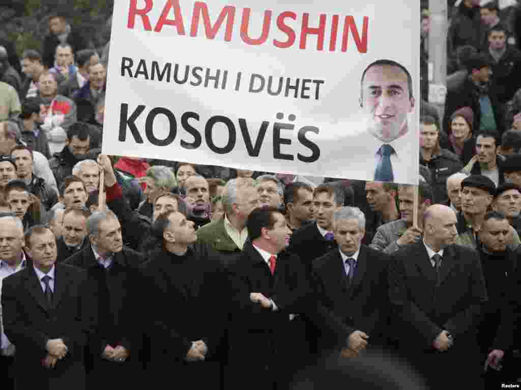 Përkrahësit e ish-kryeministrit Ramush Haradinaj i kanë kërkuar Gjykatës së Hagës lirimin e tij. Foto Reuters. 