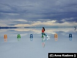 Анна Козлова на озере Уюни