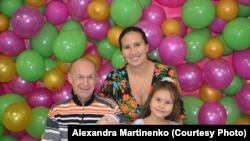 Александра мен Сергей Мартиненко балаларымен бірге