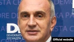 Zoran Vukčević, donedavni predsjednik Investiciono-razvojnog fonda Crne Gore, uhapšen je četvrtak 4. februara 2021. 