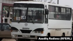 Avtobus. Yazıya illüstrasiya 