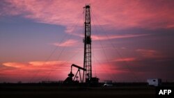 Установка по добыче сланцевой нефти в американском штате Техас, 5 февраля 2015 года. 