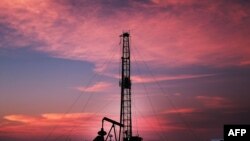 Нефтяная вышка на месторождении Midland в Техасе