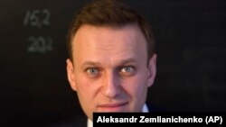 Российский оппозиционер Алексей Навальный во время интервью агентству Associated Press. Москва, 18 декабря 2017 года.