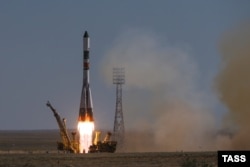Запуск ракеты-носителя "Союз-У" на космодроме Байконур