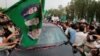 نواز شریف و هزاران هوادارش راهپیمایی دو روزه را آغاز کردند
