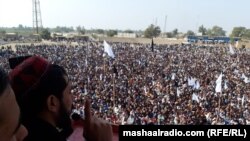 آرشیف، منظور احمد پشتین رهبر جنبش تحفظ پشتون‌ها حین سخنرانی به هواداران این جنبش در پاکستان. ۱۳ جنوری ۲۰۱۹