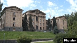 Ազգային ժողովի շենքը Երևանում, արխիվ