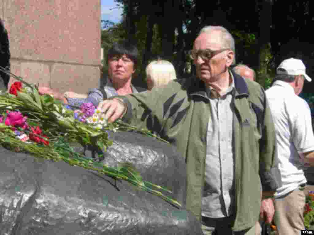 Ушанаваньне памяці Янкі Купалы ў дзень ягонай сьмерці, Менск, 27 чэрвеня - Ушанаваньне памяці Янкі Купалы ў дзень ягонай сьмерці, Менск, 27 чэрвеня