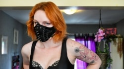 Radnica u bordelu Moira nosi zaštitnu masku, Amsterdam