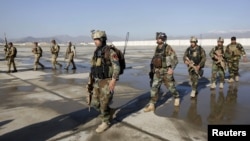 Афганські сили безпеки у Кундузі. 30 квітня 2015 року