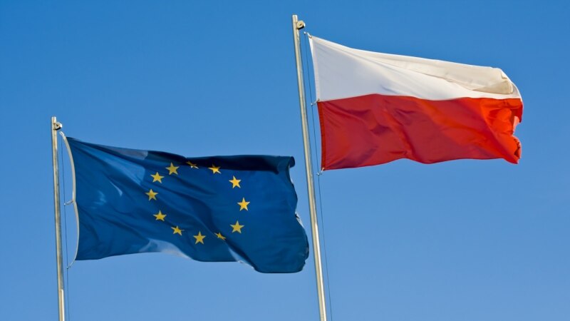 Полска официјално побара од ЕУ да ги запре казните во врска со владеењето на правото