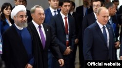 Իրանի նախագահ Հասան Ռոհանին, Ղազախստանի նախագահ Նուրսուլթան Նազարբաևը, Ռուսաստանի նախագահ Վլադիմիր Պուտինը BRICS, Եվրասիական տնտեսական միության և Շանհայան համագործակցության կազմակերպության գագաթնաժողովի ժամանակ, Ուֆա, 9-ը հուլիսի, 2015թ․