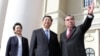 Тәжікстан президенті Эмомали Рахмон (оң жақта) мен Қытай басшысы Си Цзиньпин (ортада) Душанбеде. Тәжікстан, 13 қыркүйек 2014 жыл.