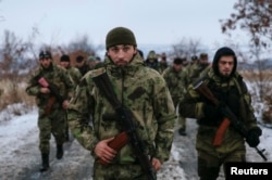 عکس‌هایی تازه از خبرگزاری رویترز، گروهی از چچن‌های هوادار روسیه را از گروه «جوخه مرگ» نشان می‌دهد که به حمایت از جدایی‌طلبان آمده‌اند