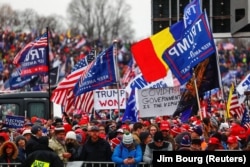 Участники митинга, на котором президент Трамп призвал к походу на Капитолий 6 января 2021 года
