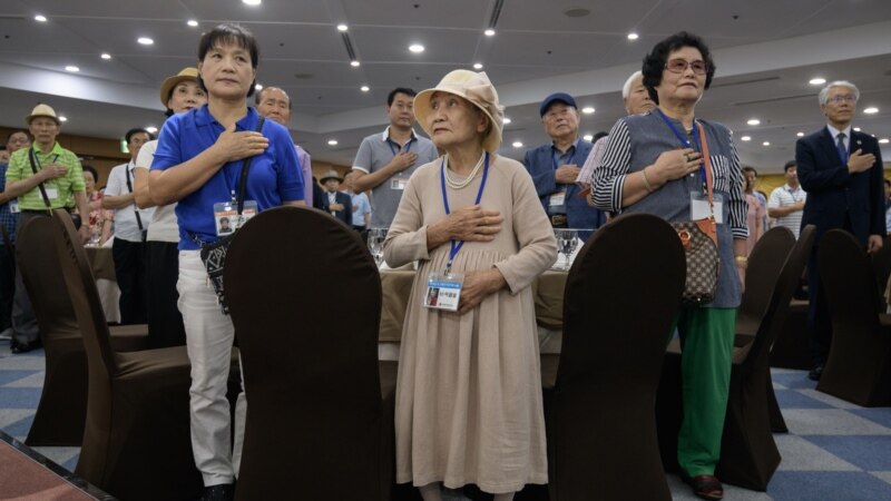 Јужнокорејци во посета на нивни роднини во Северна Кореја