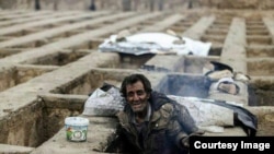 Iran--sleeping in grave