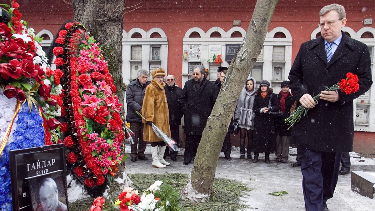 Друзья Егора Гайдара поддержат его учеников