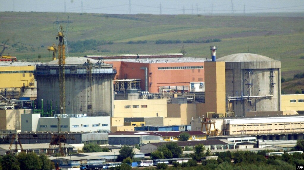 Proiectul energetic mamut de a ridica două noi reactoare nucleare la Cernavodă vine cu mai multe semne de întrebare decât certitudini.