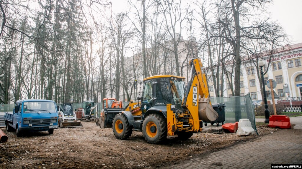 На месцы раскопак у парку імя Янкі Купалы
