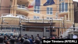 Ветераны косовской войны протестуют в Приштине против ареста своего полевого командира