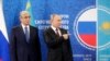 «Казахстан все больше втягивается в орбиту России». Как меняется политика Токаева
