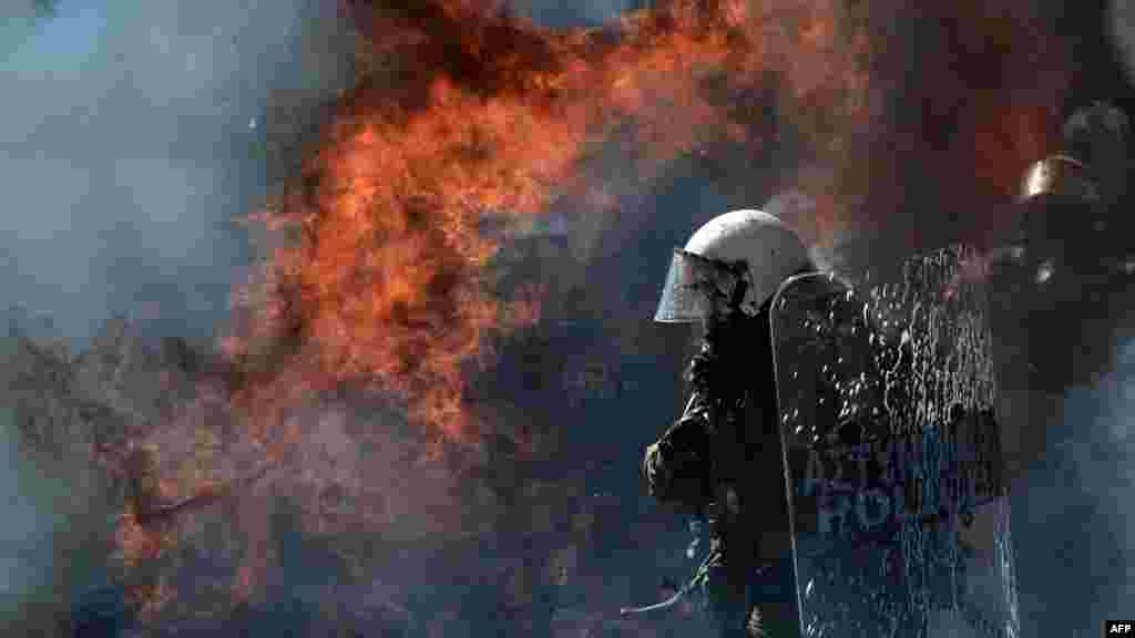 Grčka - Sukobi policije sa demonstrantima, Atena, 26. septembar 2012. Foto: AFP / Aris Messinis 