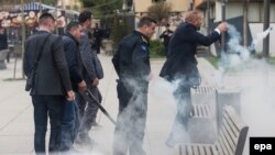 Розпилений у центрі Приштини газ, 8 квітня 2016 року