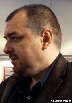 Lucian Dan Teodorovici la Tîrgul de carte (foto E. Ochsenfeld)