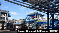 Завод у Нижньокасмську, архівне фото