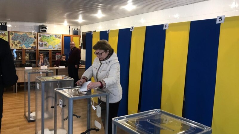 В посольстве Украины в Нур-Султане украинские граждане голосуют на выборах президента