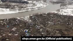 Населенный пункт у реки в Восточно-Казахстанской области. Иллюстративное фото.