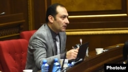 Armenia - Artak Zeynalian of the opposition Yelk bloc at a parliament session in Yerevan, 12Dec2017.