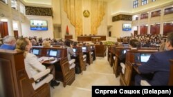 Беларусь парламенти мажлисларидан бири (архив сурати)