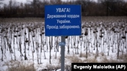 За даними СБУ, підозрювані перевозили людей через непідконтрольні Києву ділянки українсько-російського кордону