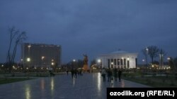 Uzbekistan - evening view of Amir Temur square in Tashkent, 07Aug2011