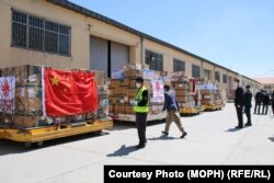 Помощь от Китая Афганистану в борьбе с коронавирусом. Аэропорт Кабула, 23 апреля 2020 года