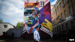 Граффити с изображением Криштиану Роналду в Казани 