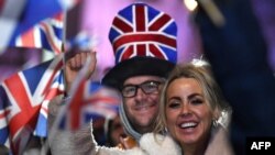 Mbështetësit e Brexit-it gjatë festimit në Sheshin e Parlamentit në Londër më 31 janar, 2020, ditën kur Britania e Madhe u largua zyrtarisht nga Bashkimi Evropian. 