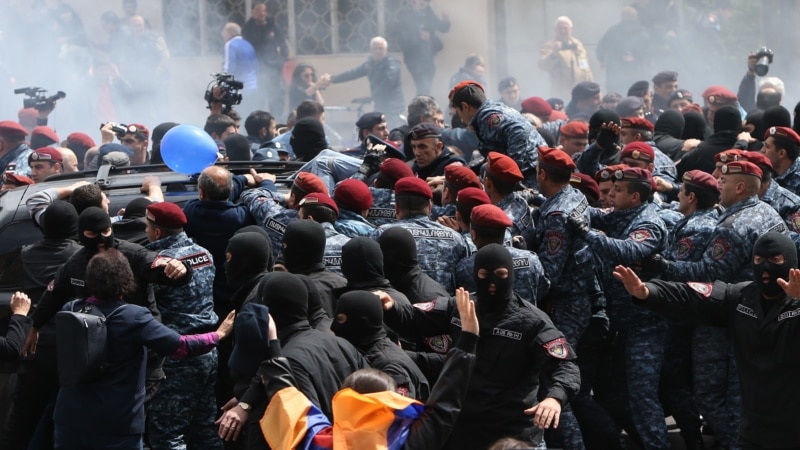 Ереванда полиция оппозиция лидерин кармап кетти