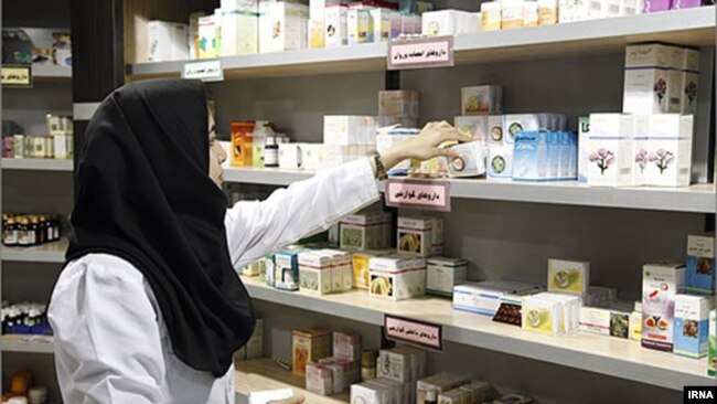 در دوره اعتراضات سراسری «زن، زندگی، آزادی»، شماری از داروخانه‌ها به‌دلیل عدم رعایت حجاب اجباری پلمب شدند