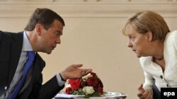 От "Опеля" до "Набукко" - темы переговоров Дмитрия Медведева и Ангелы Меркель